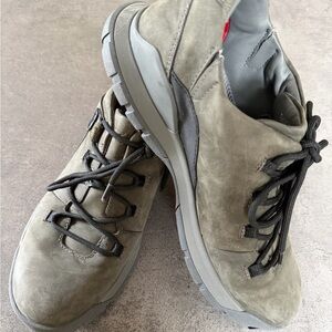 Men's Olive-Gray Suede Lace-Up/Step-In Kizik Shoes in Like New Condition